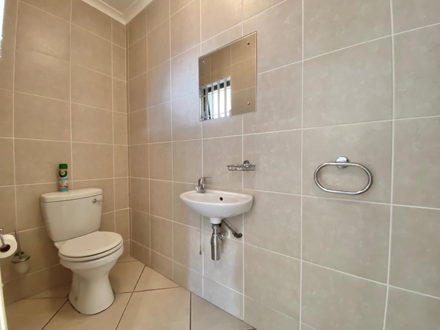 4 Bedroom Property for Sale in Plattekloof Western Cape